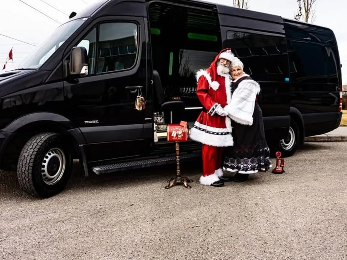 image of 16 passenger Mercedes mini party bus